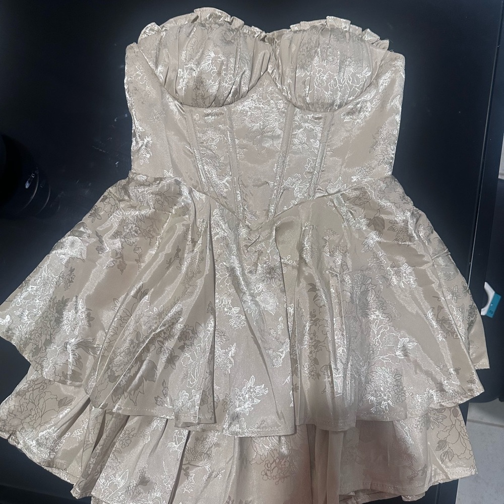 Elegant Cream Strapless Dress - Picture 2 of 5